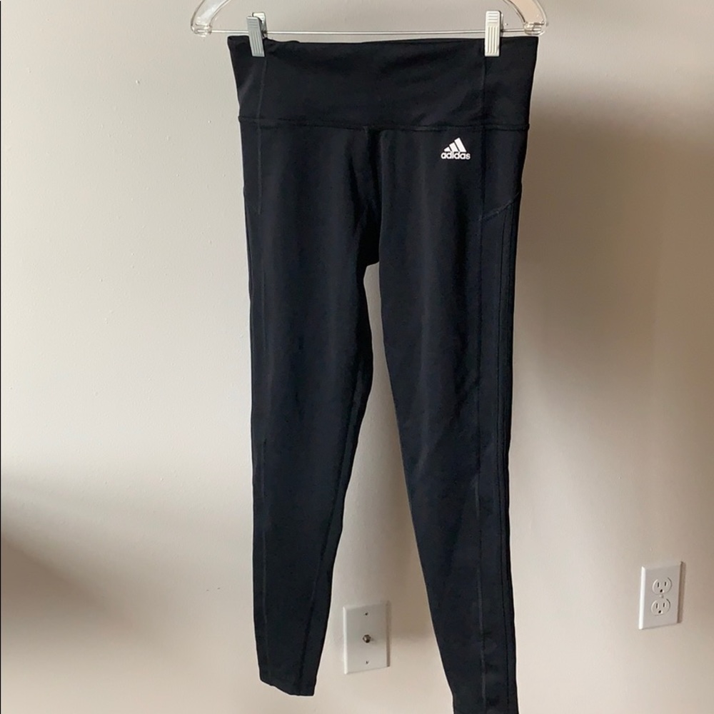 Black athletic leggings